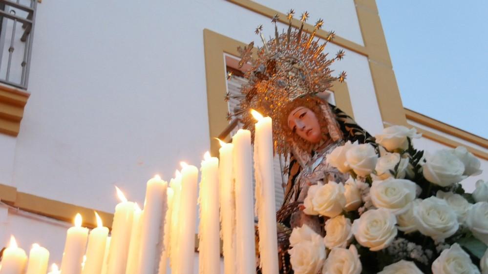 El Santo Entierro llena las calles abderitanas de fe y sentimiento