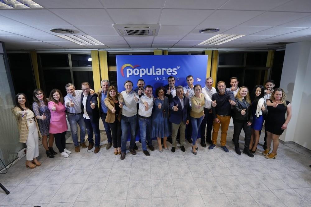 Adoración Blanque presenta un equipo “ilusionado, joven y con ganas de poner a Vícar en el lugar que se merece”