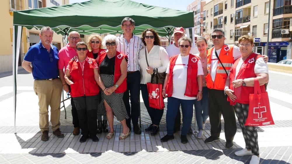 Adra se une a la celebración del Día Mundial de la Cruz Roja con carpas informativas a las puertas del Centro Cultural