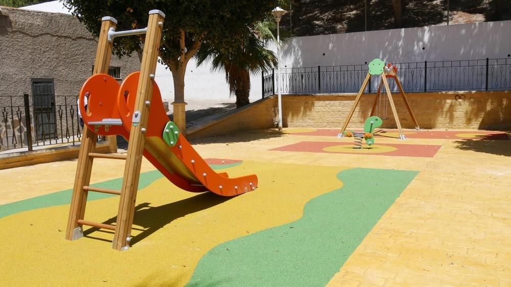El parque de la calle Estudiantes ya está disponible para el disfrute de los más pequeños
