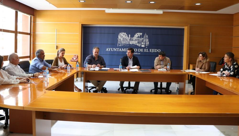 La Junta de Gobierno Local ejidense adjudica la contratación de los proyectos de remodelación de tres parques en los núcleos