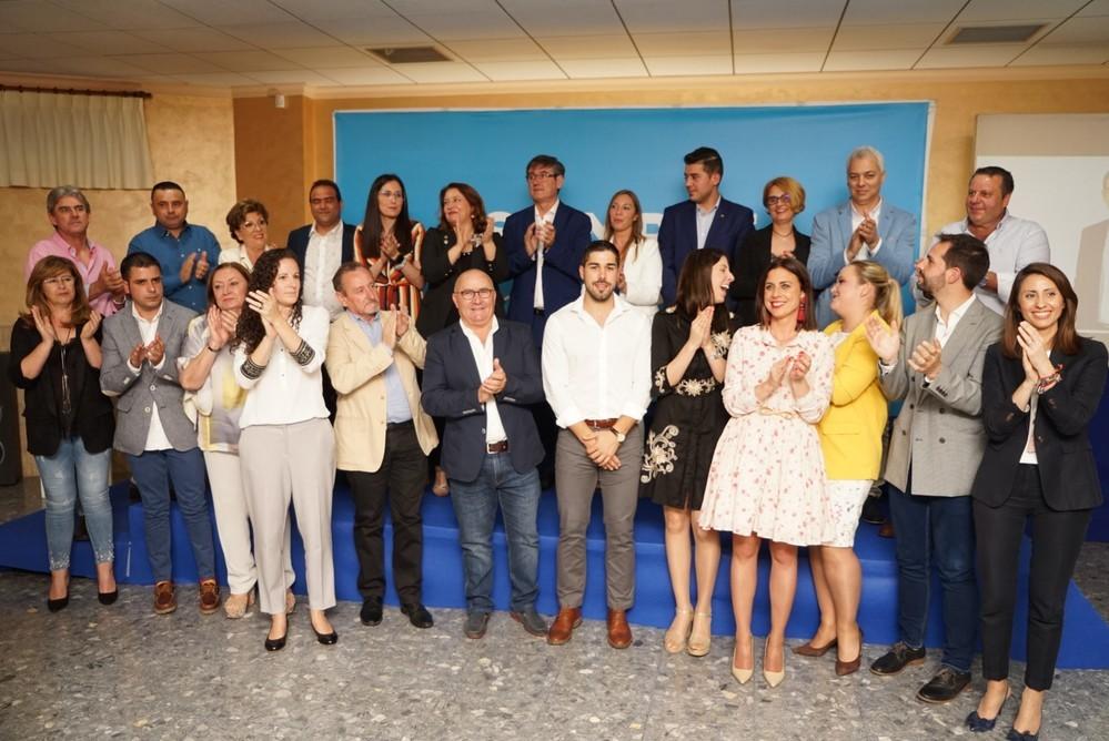 Manuel Cortés presenta un equipo con “experiencia, juventud y talento” para “defender con solvencia el futuro de Adra”