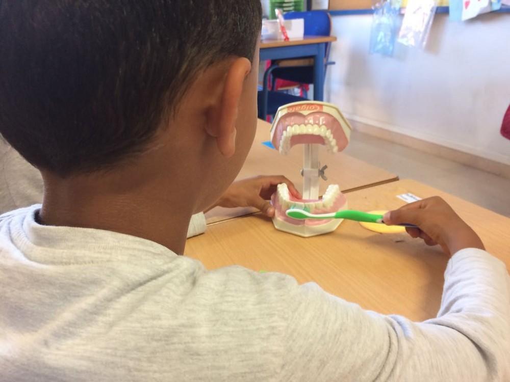 Vícar pone en marcha la campaña de salud bucodental 'Cuida Tu Sonrisa' dirigida a escolares