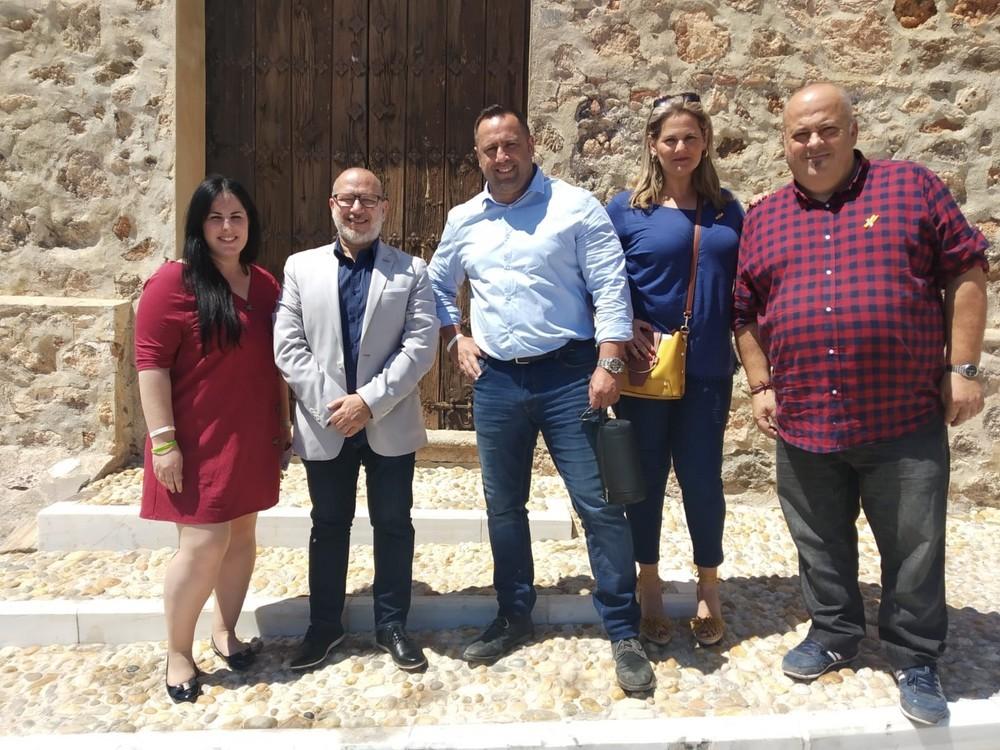 El senador Francisco José Alcaraz recorre Vícar junto al candidato de Vox Alfonso Santiago