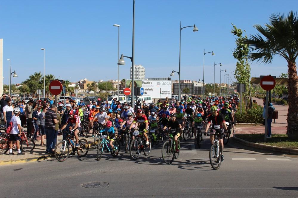 El XXXIII Día de la Bicicleta de El Ejido consigue reunir a cerca de un millar de personas