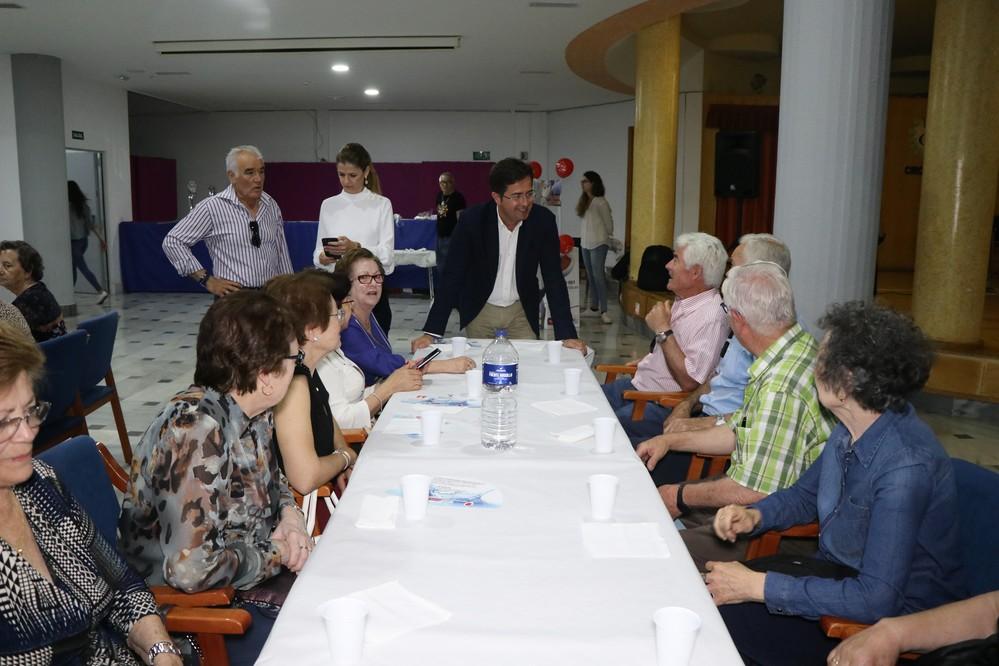 El alcalde participa en un desayuno tradicional con mayores dentro de la celebración de la Semana Mayor