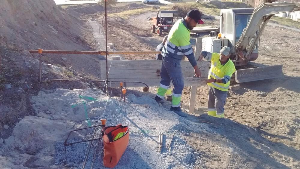 Obras de instalación de riego en el Cerro de Montecristo para la plantación de árboles y arbustos