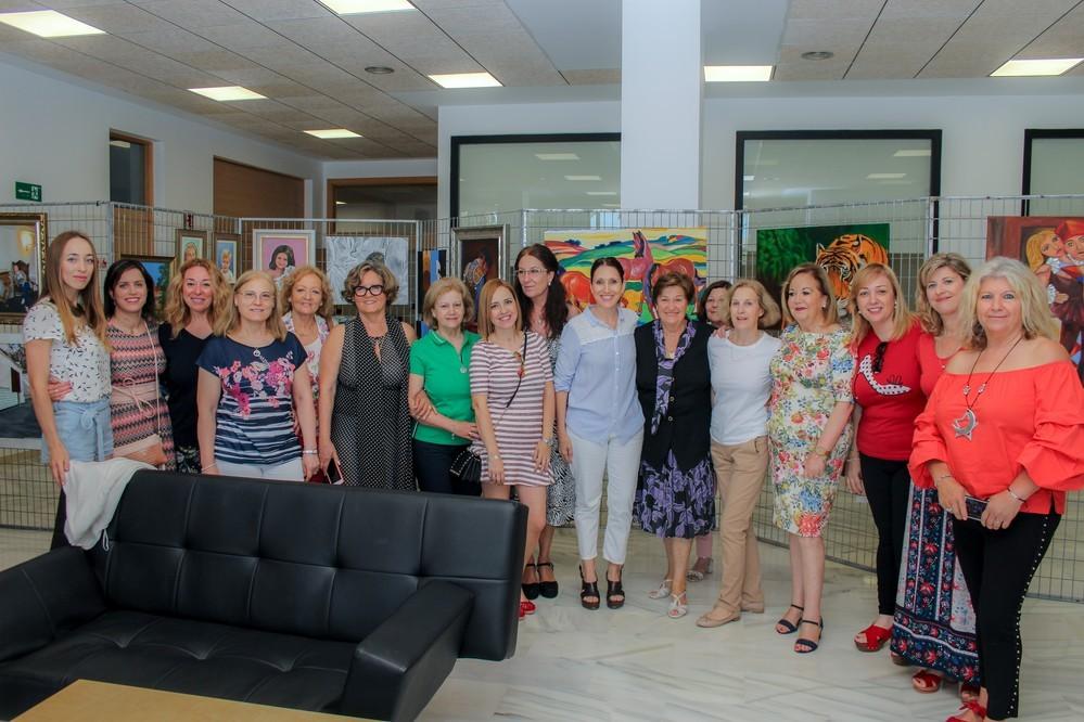 El Taller Municipal de Formación en el Ocio de Pintura concluye con una exposición realizada por mujeres