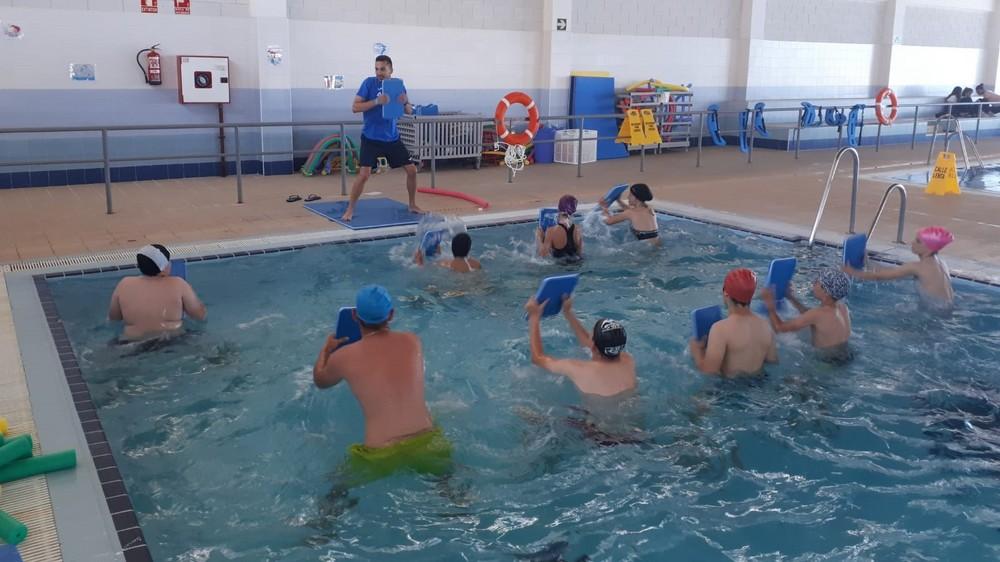 La Piscina Municipal celebra un maratón de spinning y cena de abonados como inicio a las actividades de verano