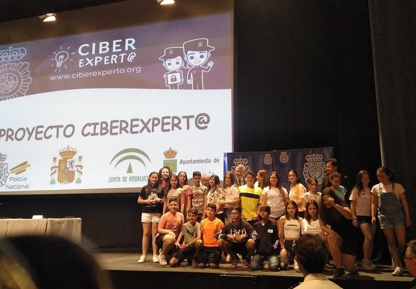 Unos 460 alumnos de cinco centros de Primaria de El Ejido reciben carnés de Ciberexpertos