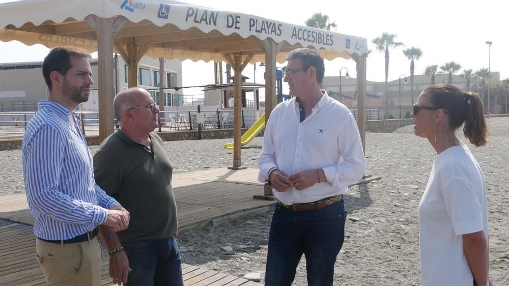 Nuevos servicios e infraestructuras en las playas de Adra gracias a una inversión superior a 150.000 euros