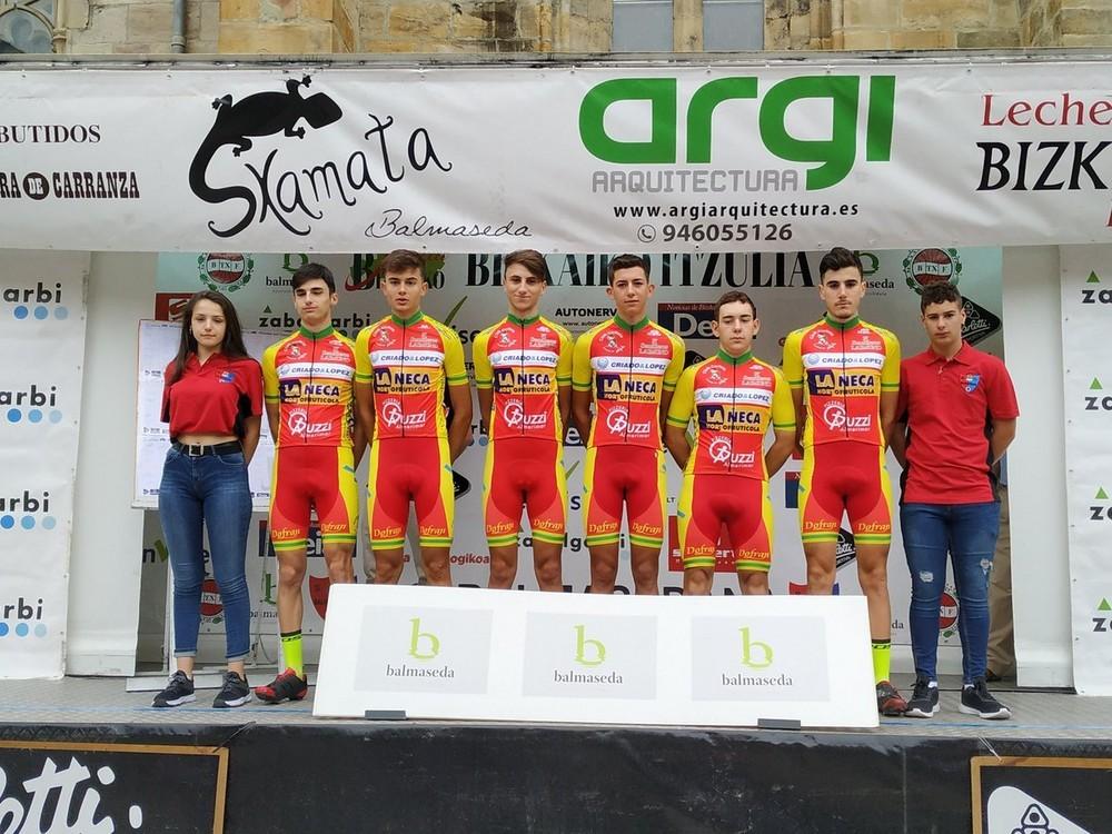 El equipo completo del Club Ciclista Ciudad El Ejido consigue terminar la vuelta Bizkaiko Itzulia