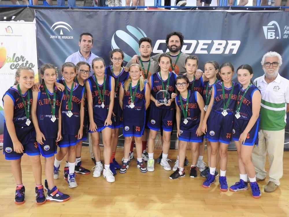 El mini femenino del CB El Toyo culmina su temporada con el campeonato de Andalucía