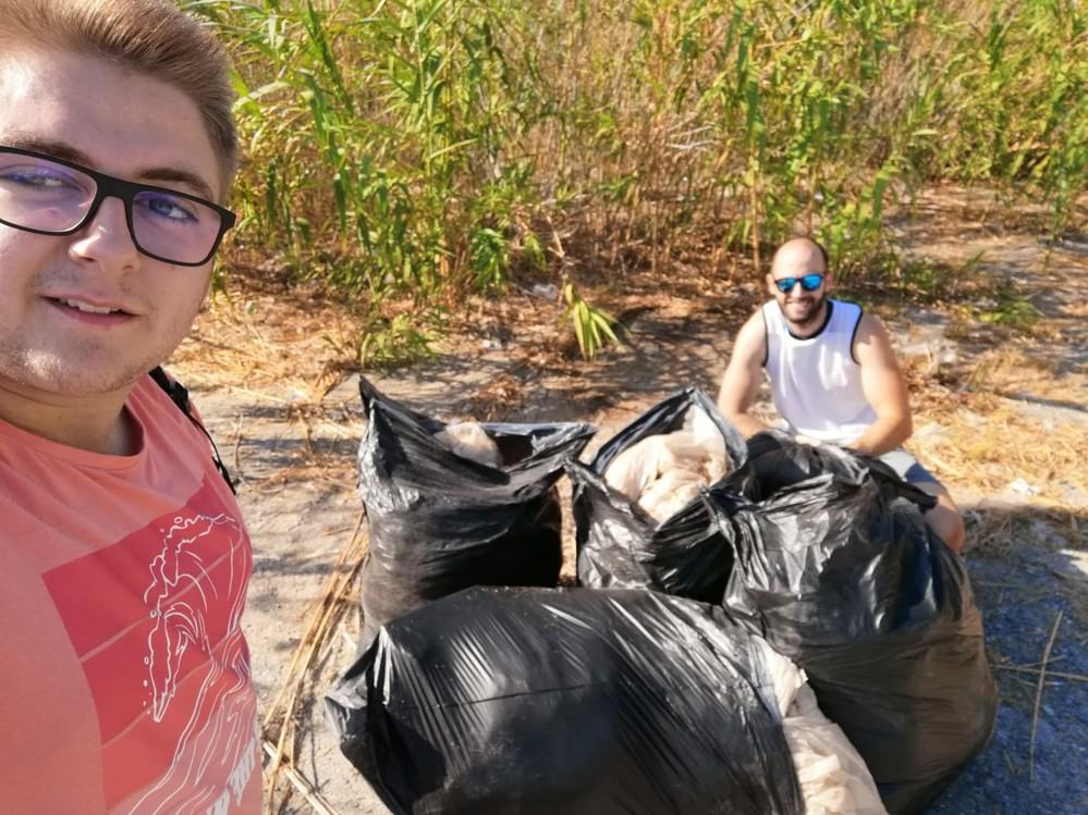 Juventudes Socialistas de El Ejido lamenta que el Ayuntamiento no refuerce el servicio de control de vertidos de residuos ni su limpieza en las playas