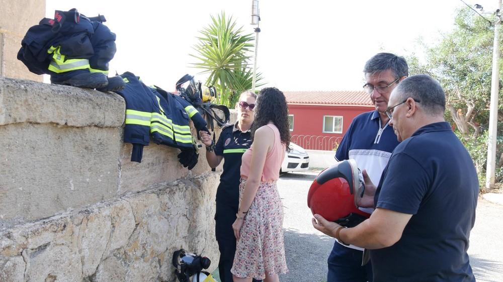 Protección Civil de Adra, dotada con cuatro nuevos equipos ignífugos y dos de respiración individual