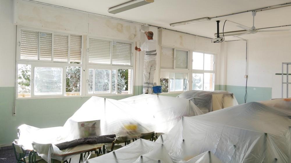 Adra pone a punto sus centros escolares antes de que llegue la ‘vuelta al cole’ el próximo mes de septiembre