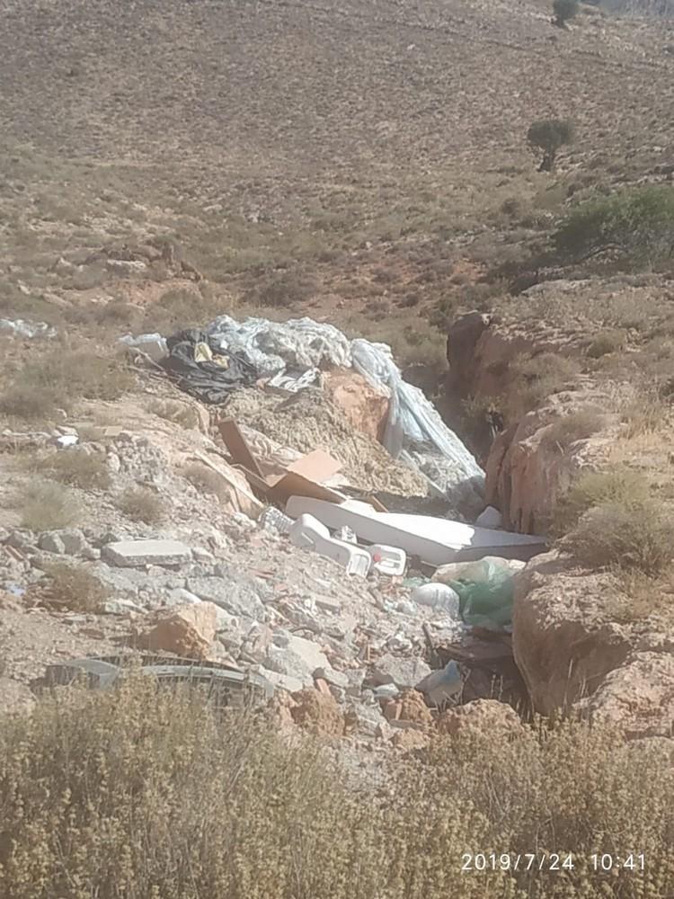 Dalías inicia una campaña de limpieza de caminos rurales y ramblas