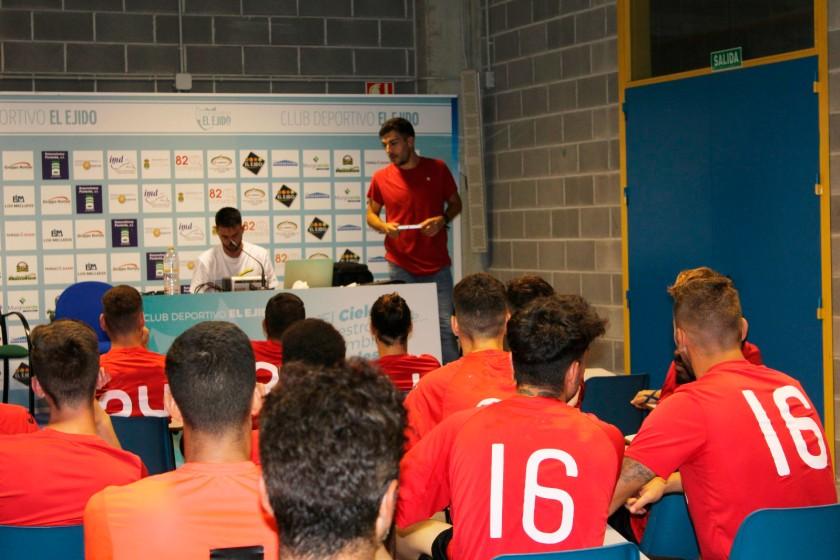 El primer equipo se pone al día de la nueva reglamentación de juego para la próxima temporada