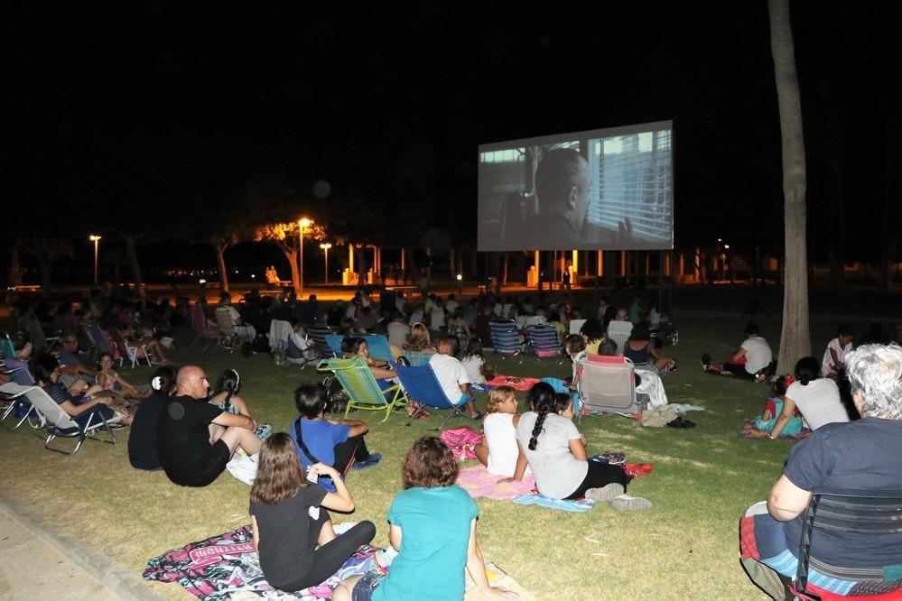  Unas 11.000 personas han disfrutado este verano de los 34 títulos de cine que se han proyectado al aire libre en todo el municipio