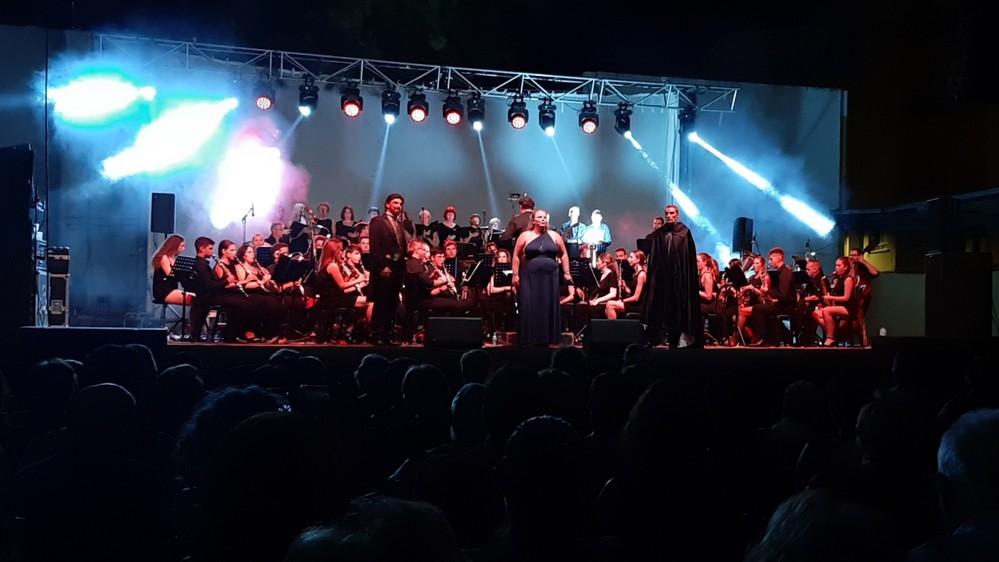 Cientos de abderitanos y abderitanas disfrutan de los festivales previos a la celebración de la Feria de Adra 2019