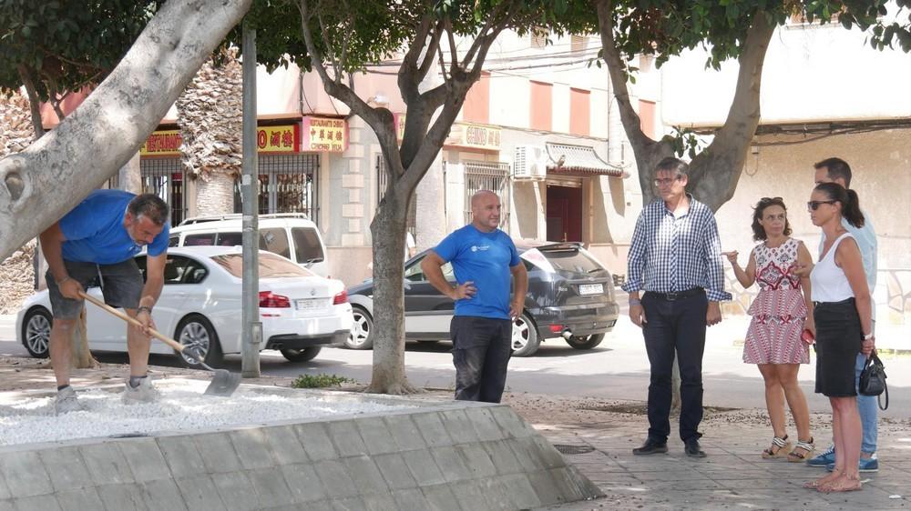 El Ayuntamiento realiza trabajos de acondicionamiento del Parque del Puerto de Adra