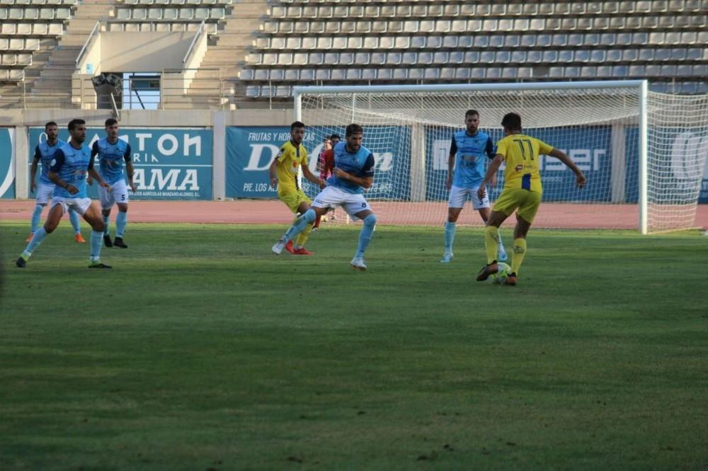 Los celestes ceden ante su afición por sus propios errores defendiendo