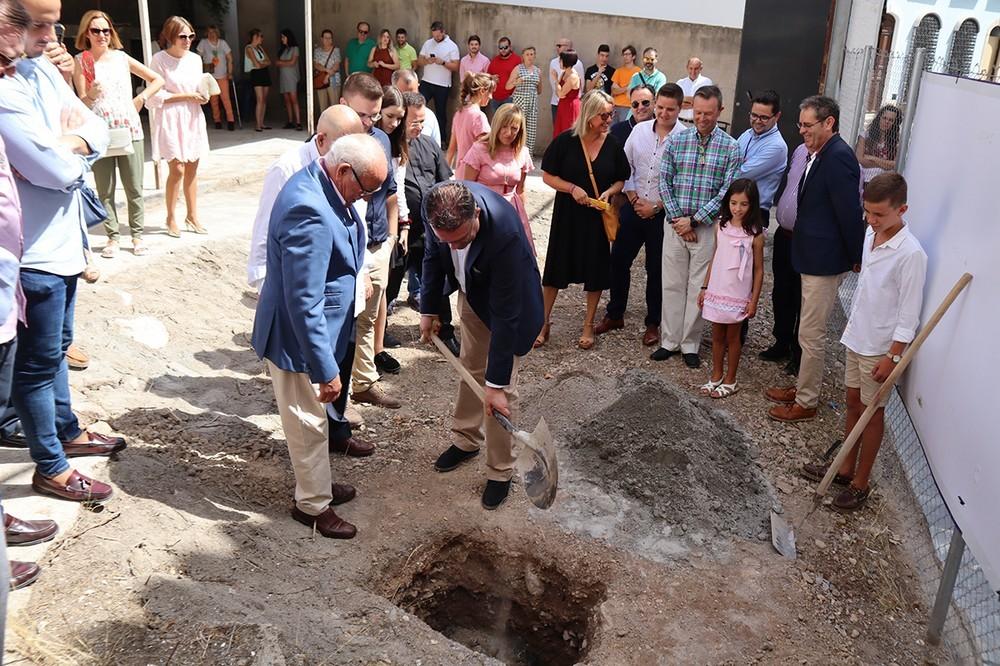 La cofradía del Nazareno de Berja pone la primera piedra de su Casa de Hermandad