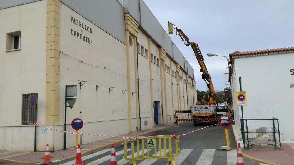 El Ayuntamiento de Adra prepara el Pabellón de Deportes ante la llegada de la época de lluvias otoñales