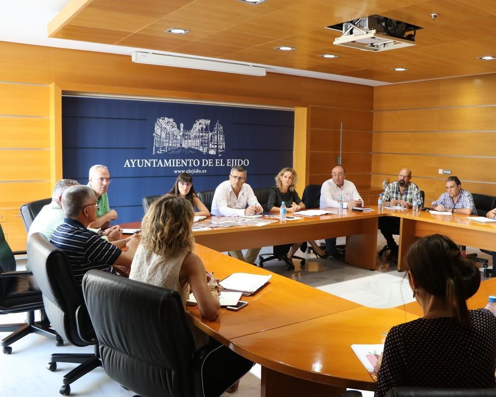 Reunión de trabajo para establecer las líneas de actuación dentro de la campaña ‘Buenas Prácticas en la Manipulación de los Alimentos”