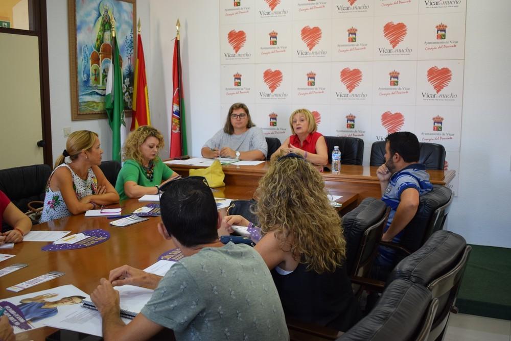 Ayuntamiento y centros educativos de Vícar coordinan las próximas actividades del programa de Coeducación