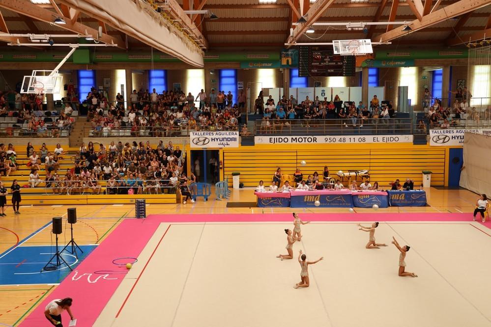 El Pabellón de Deportes acogió el I Torneo Nacional de Otoño Rítmica de El Ejido con la participación de 300 gimnastas