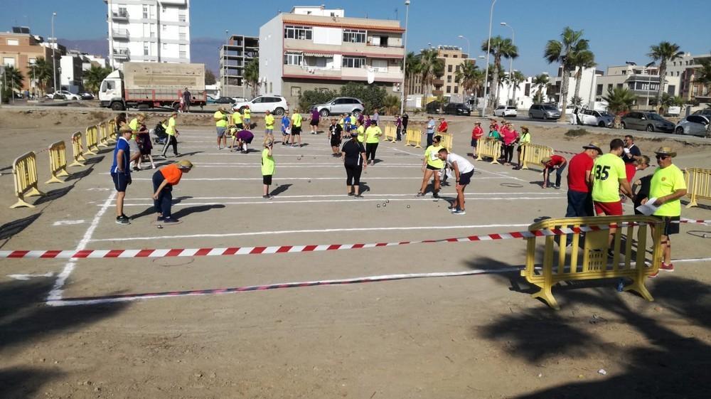 Éxito del III Campeonato de Andalucía de petanca FANDDI celebrado en la ciudad de Adra