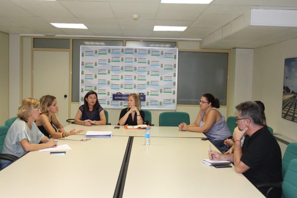 La edil de Comercio de El Ejido mantiene una reunión de trabajo con el sector para establecer líneas conjuntas de actuación