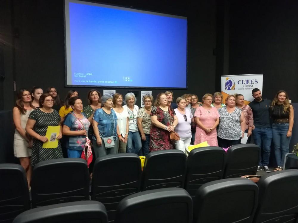 La Asociación de Mujeres del Medio Rural lleva a Adra una jornada de charlas, debate y visita a una explotación agrícola