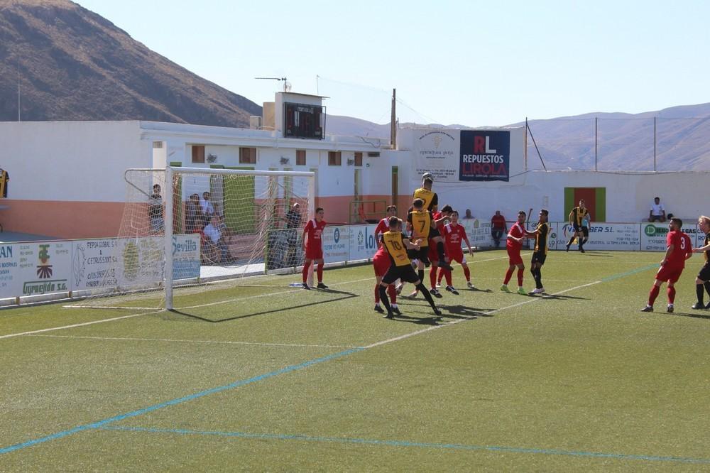 El Berja CF pierde ante el Estepona y los resultados favorables se le resisten