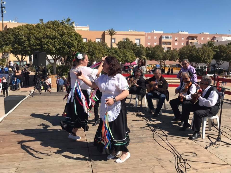 Lenguaje de signos y fotografía, principales novedades en los talleres municipales culturales de Vícar