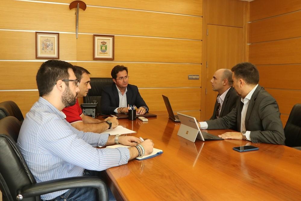 Góngora se reúne con responsables de Telefónica para hacer un segumiento del contrato de comunicaciones