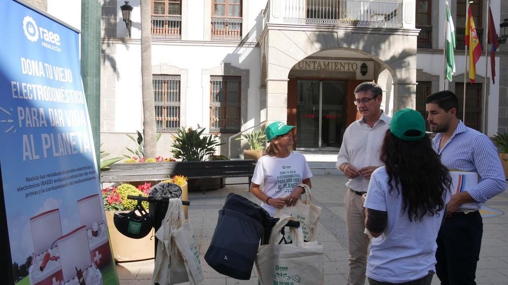 La ciudad de Adra toma conciencia sobre el reciclaje de residuos de aparatos eléctricos y electrónicos