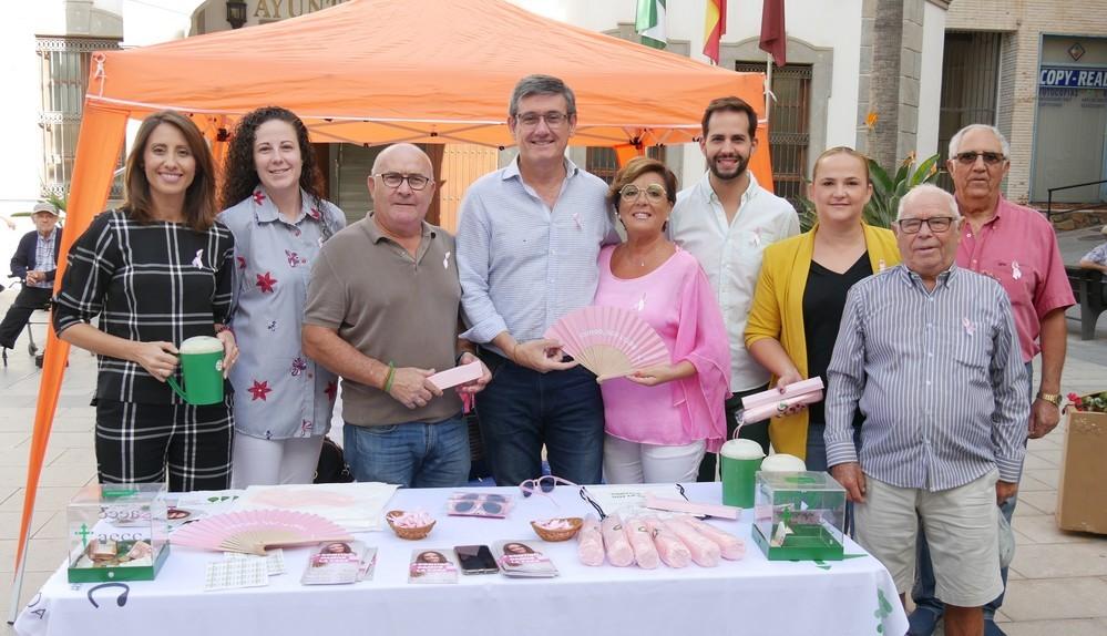 Adra ‘da la cara’ y se suma al rosa para celebrar el Día Mundial Contra el Cáncer de Mama