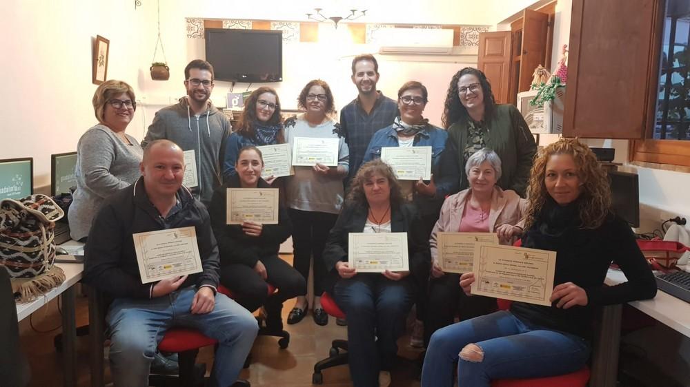 Una decena de abderitanos participan en el curso ‘Cuidar al cuidador’ en el Centro Guadalinfo CAPI de La Alquería