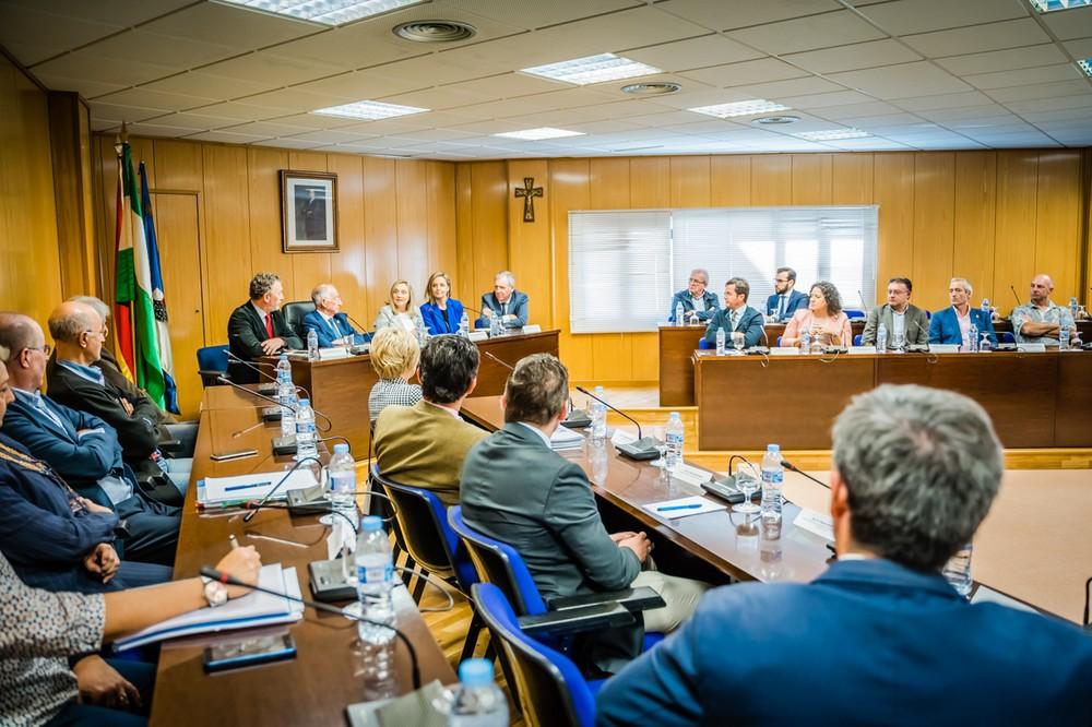 Marifrán Carazo informa a los ayuntamientos de la revisión del POT del Poniente almeriense