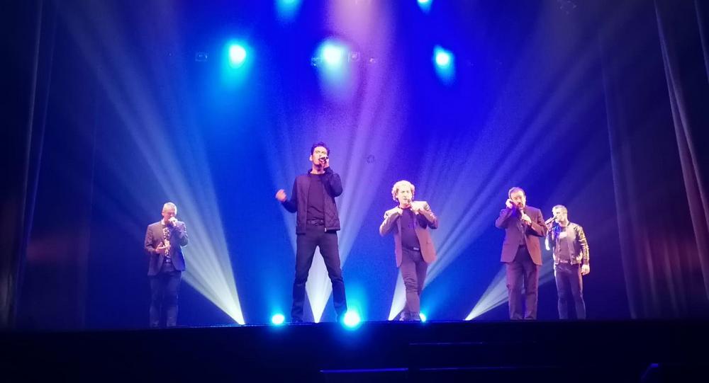 Más de un centenar de personas disfrutas con B Vocal y su espectáculo único ‘Sin instrumentos añadidos’ en Adra