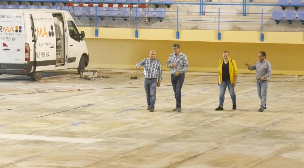 Comienzan las obras de renovación integral de la pista del Pabellón Municipal de Deportes de Adra