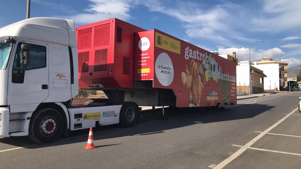 El gastrobús de la dieta mediterránea hace una parada en Berja