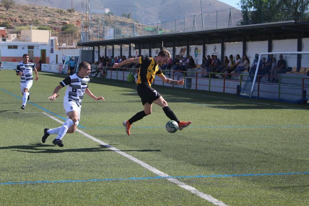 El Berja CF logra la primera victoria ante su afición goleando al Cantoria