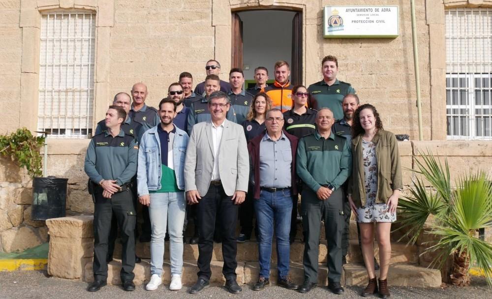 Las Fuerzas y Cuerpos de Seguridad de Adra se instruyen en primeros auxilios y en el uso del desfibrilador