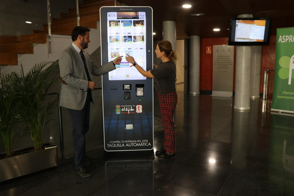 Cultura instala cinco totems interactivos proporcionando nuevos puntos de venta de entradas para los espectáculos artísticos