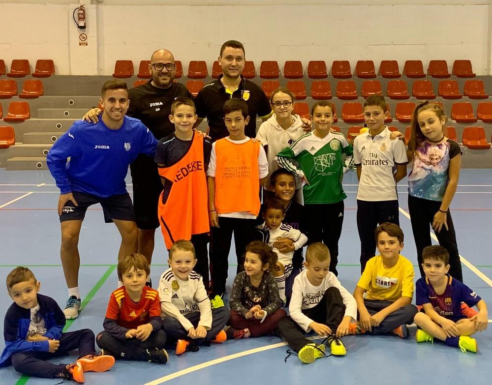 Más de 100 niños comparten experiencias y deporte con el CD El Ejido Futsal