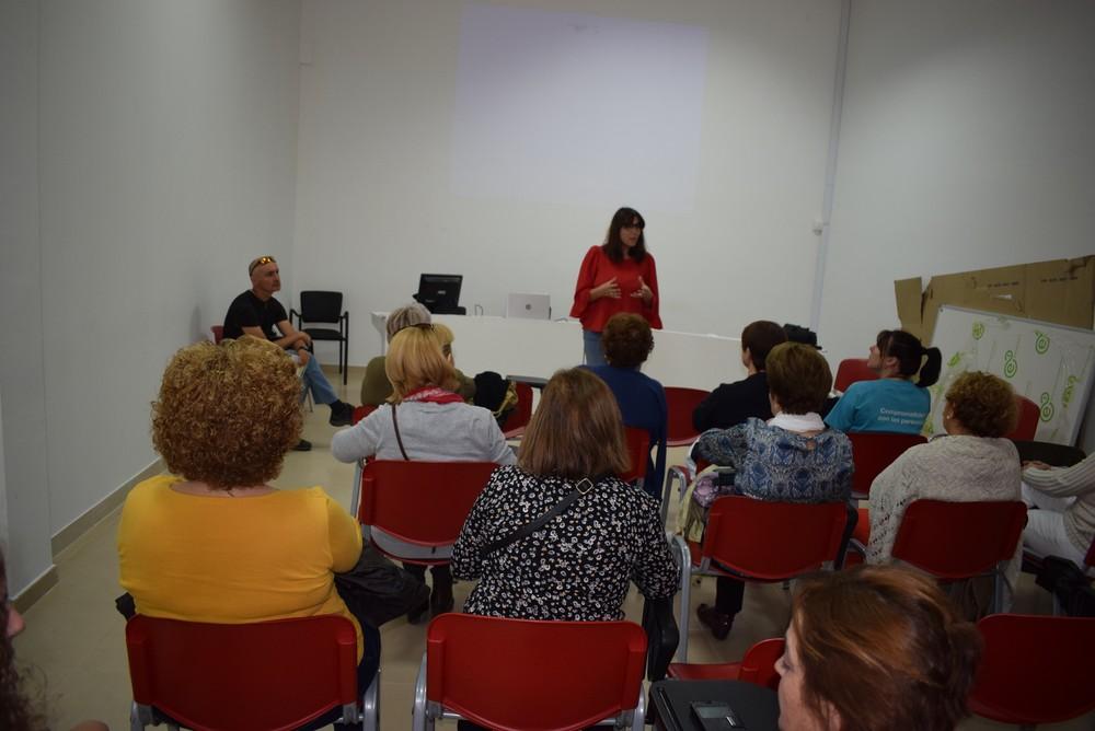 Profesionales de la Salud informan en Vícar sobre la nueva campaña de vacunación para la gripe