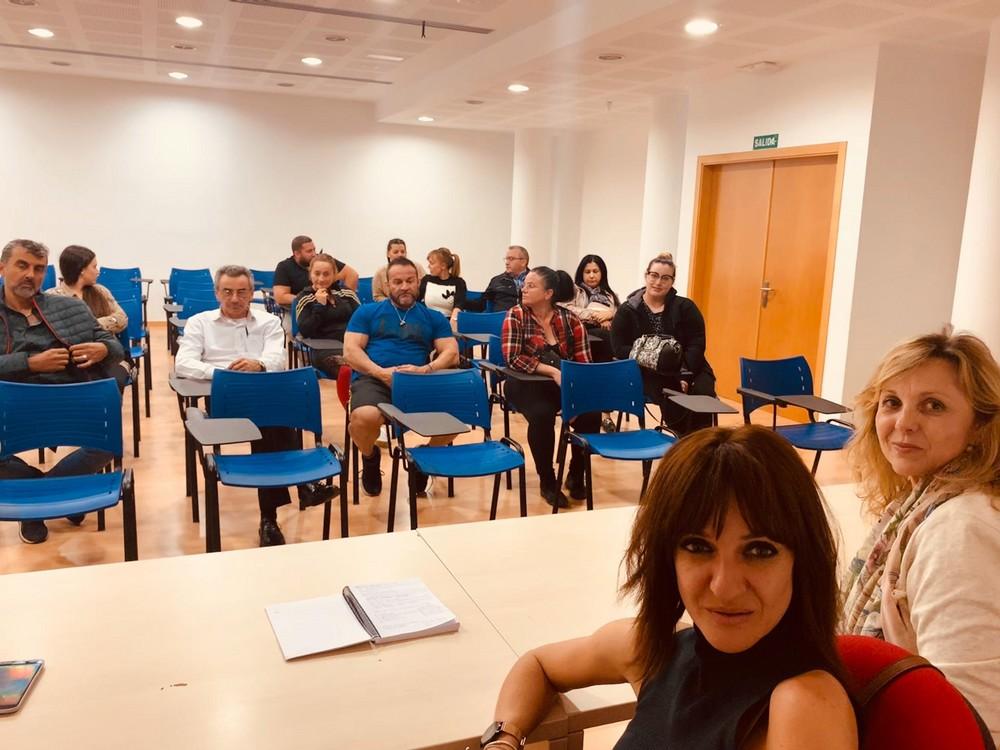 Ayuntamiento y comerciantes locales inician los preparativos de la Navidad comercial de Vícar